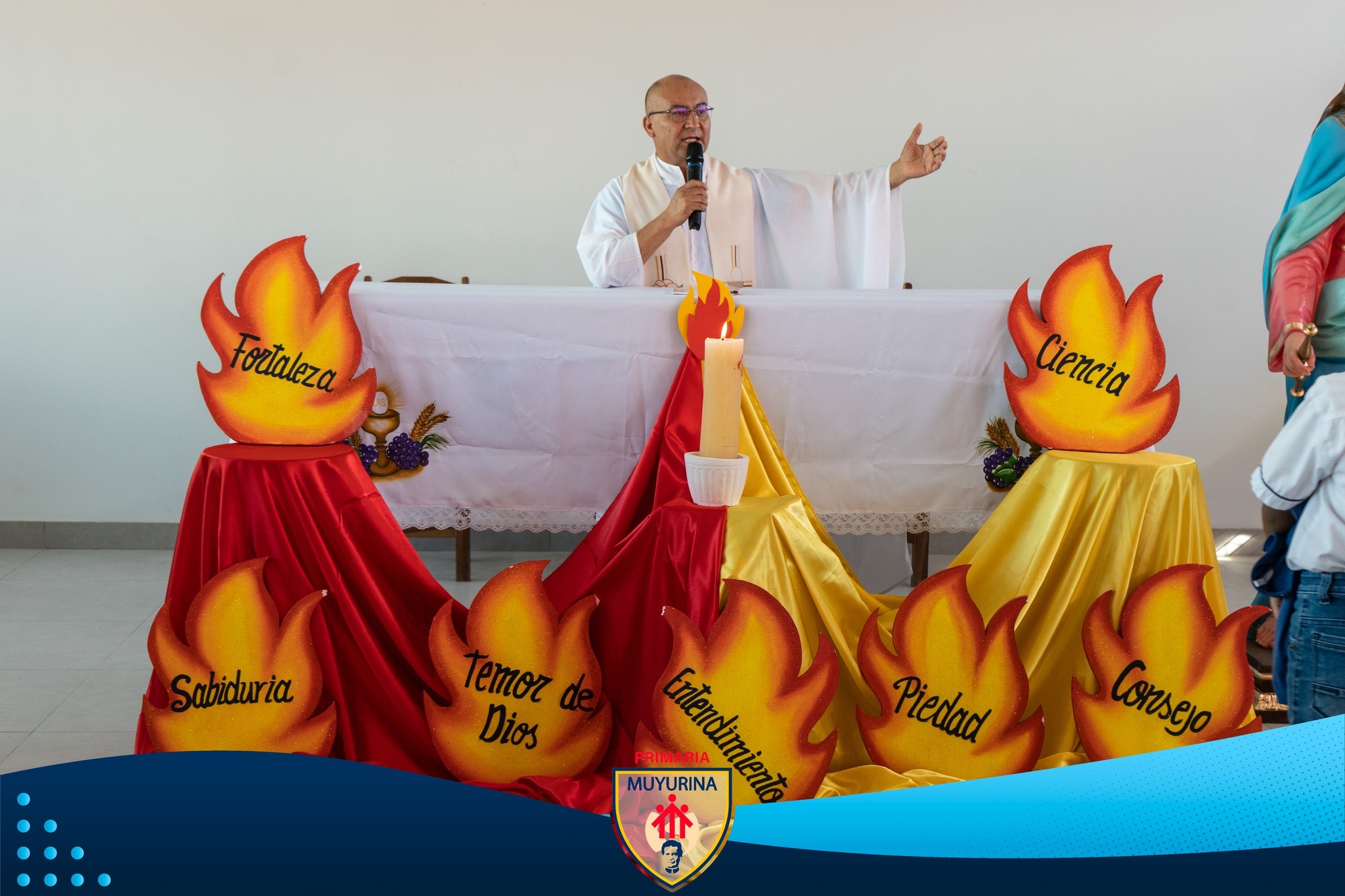 Misa de Pentecostes en la Primaria  Particular
