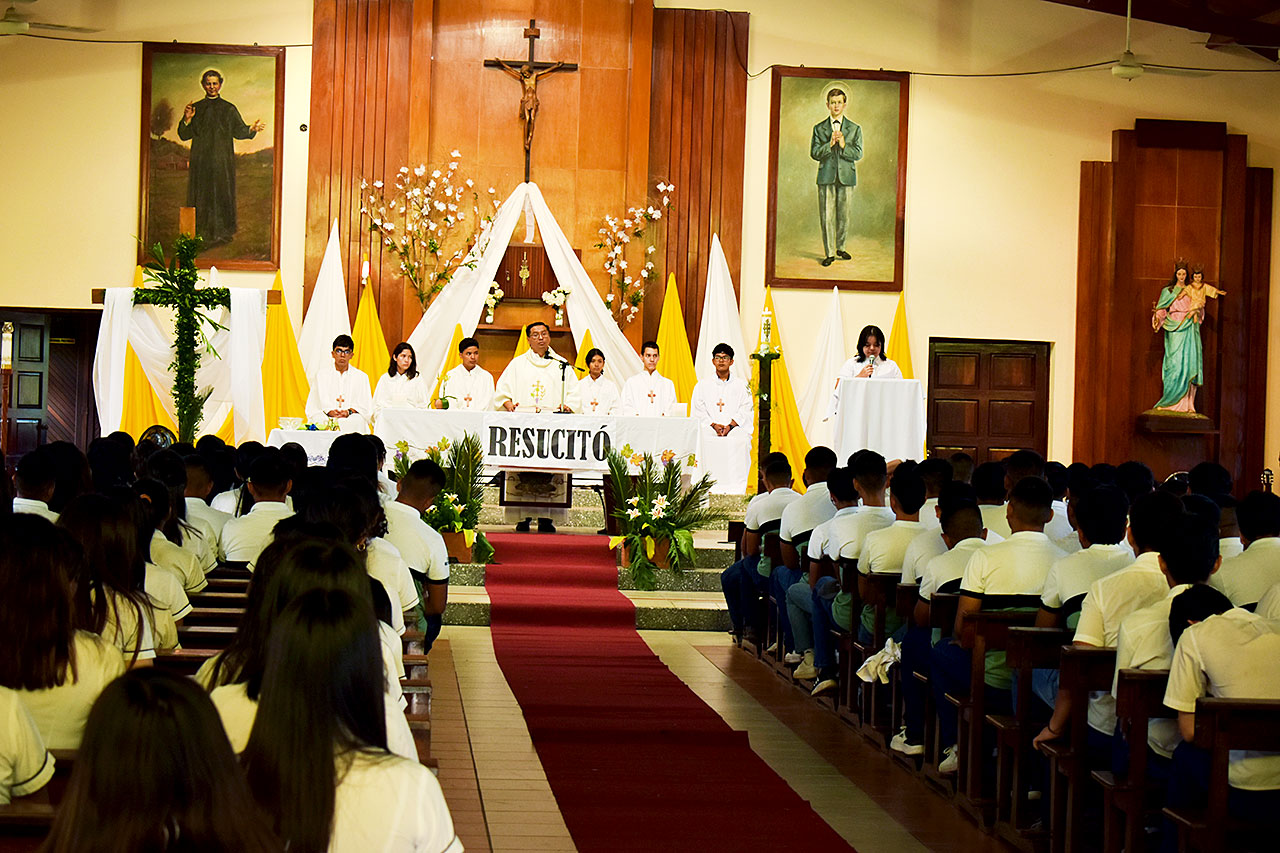 Celebramos la Eucaristía mensualmente